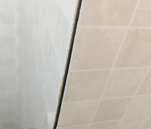 下城瓷砖空鼓维修公司分享阳台瓷砖脱落的修复过程可以分为以下几个步骤